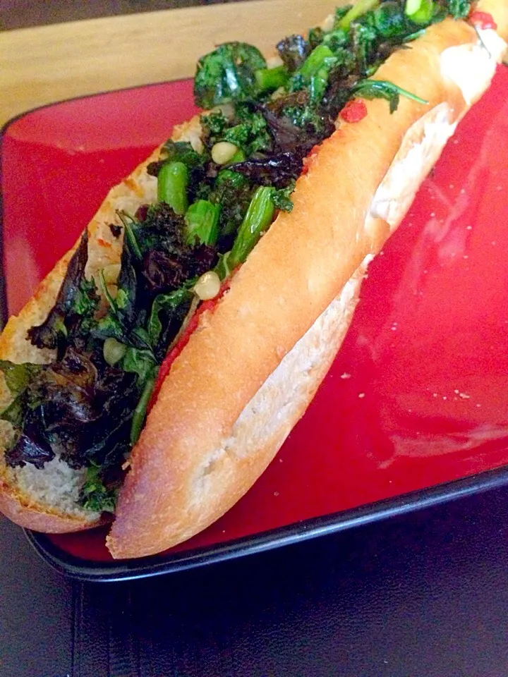 Crispy Kale, Spinach and Asparagus baguette with pine nuts and tomato.|rhi chanさん