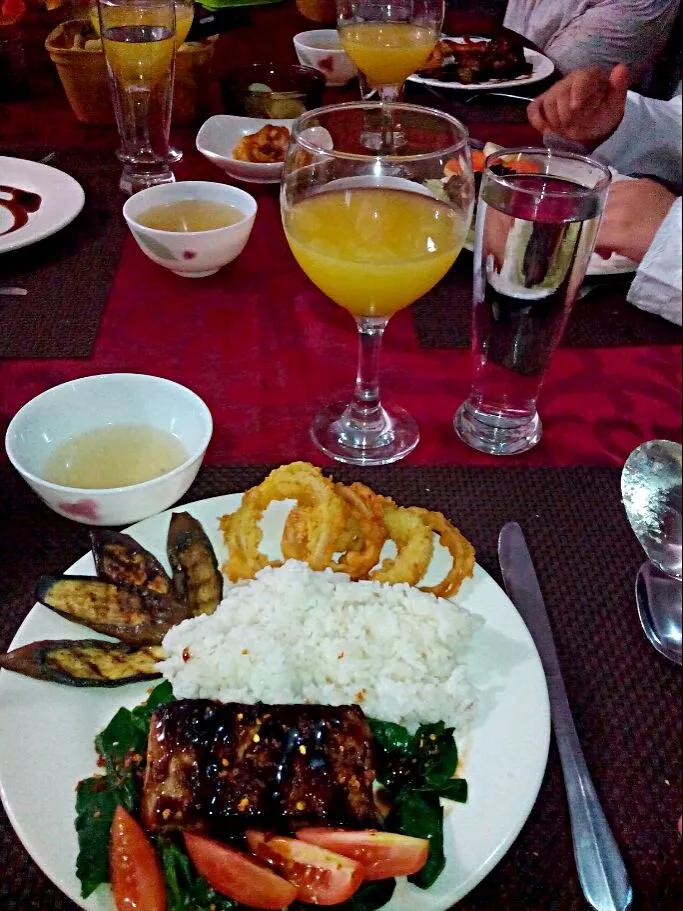 grilled tuna with calamares and kangkong salad|Maria Luiza Makilさん