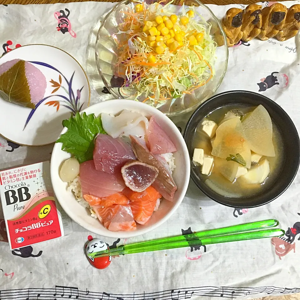 Snapdishの料理写真:自宅で大盛り(海鮮丼息子用)鱈の味噌汁が美味いと2杯おかわり|美美さん