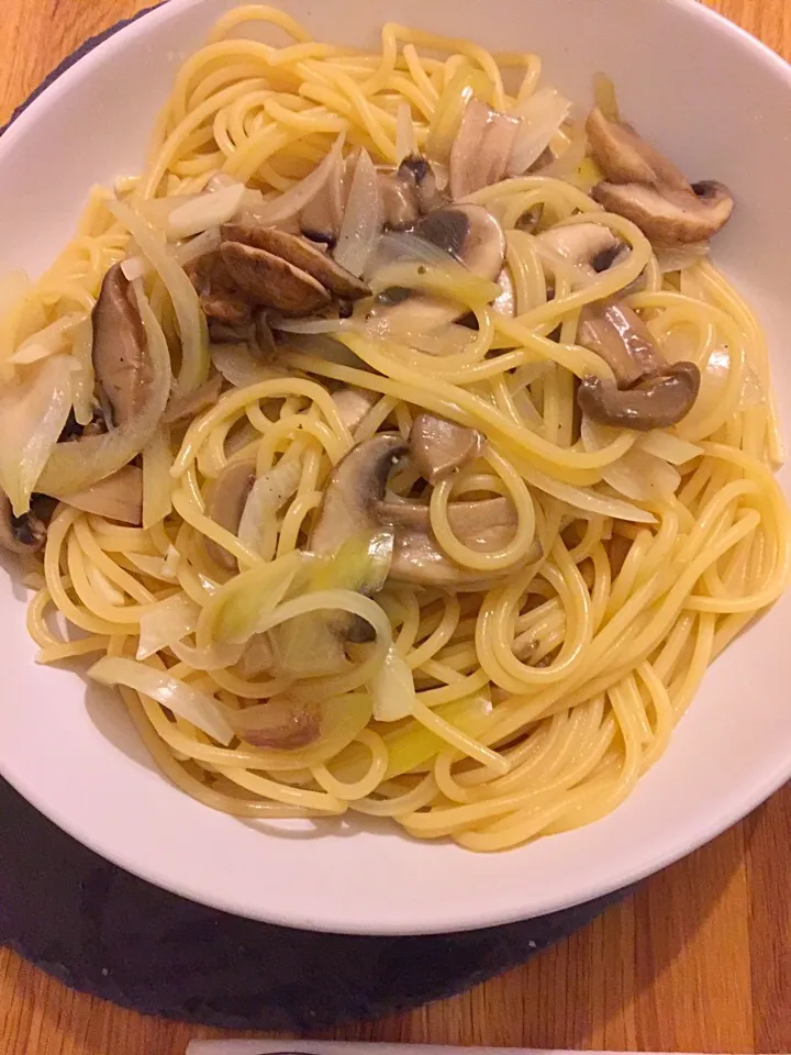 Snapdishの料理写真:たくさんキノコの和風パスタ🍷|YJさん