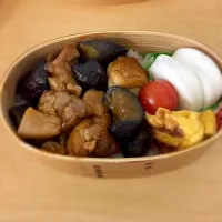 Snapdishの料理写真:今日のお弁当
鶏肉となすのピリ辛炒め
たまごやき
はんぺん|あっこさん