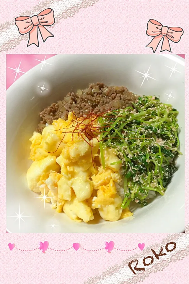 3色丼🍚  Noriko🍝🍴🍩さんの料理 はんぺんでかさまし(〃'▽'〃)ふわふわ スクランブルエッグ🍳🍴⑅*॰ॱ  ことりさんの料理 豆苗の辛子明太子和え🌱🌱|ロコタンさん