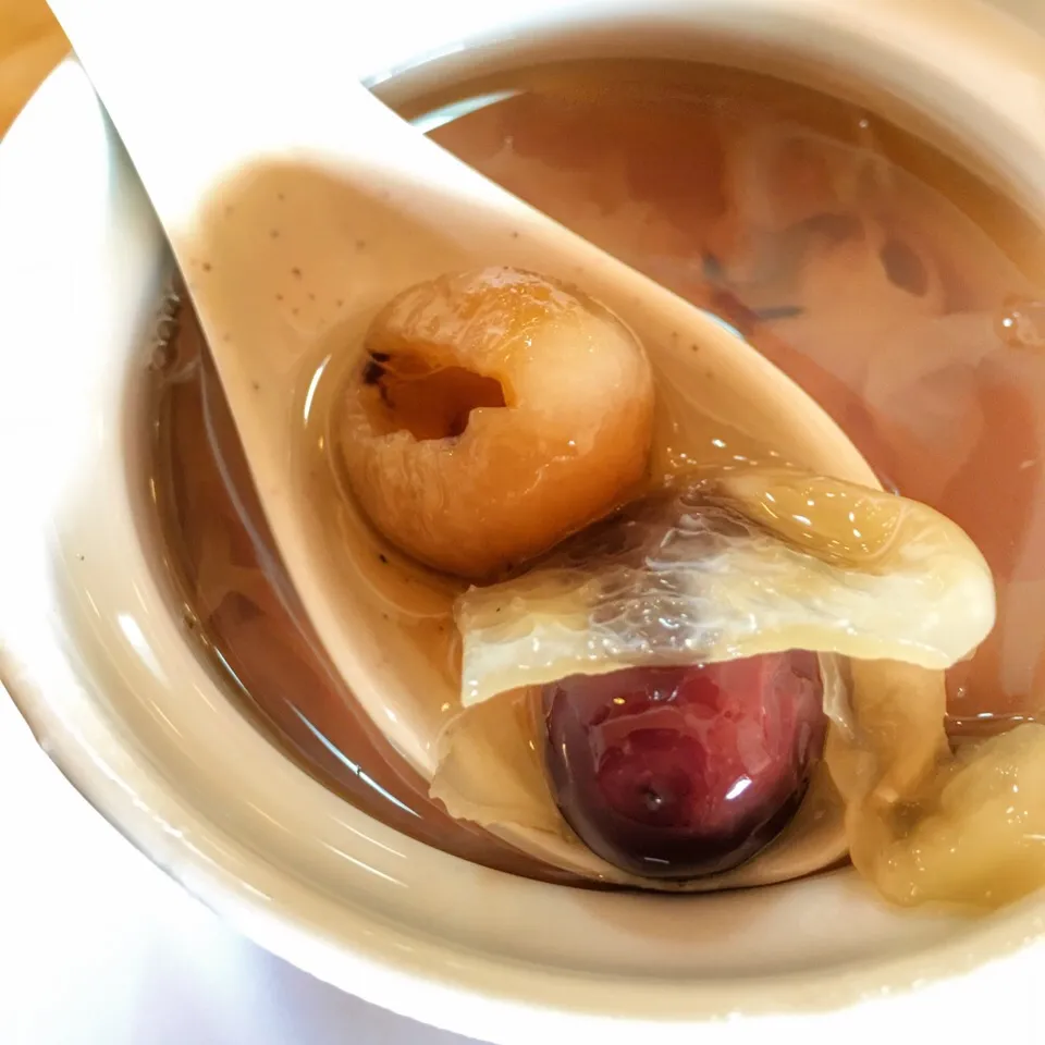 Sweet dessert soup - double boiled snow fungus with longans with red dates|coxiella24さん