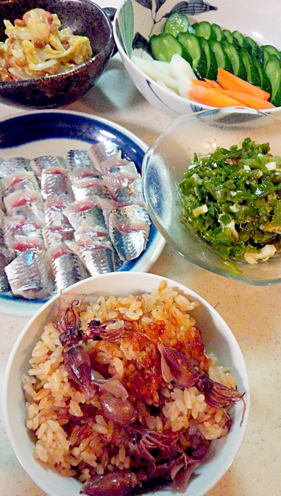 ホタルイカの炊き込み御飯＊イワシの酢漬け＊めかぶの和え物＊咲きちゃんの納豆おつまみ＊糠漬け♪|ゆっこさん