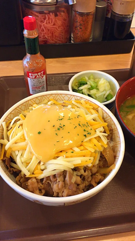 ちーず牛丼|るみおんさん