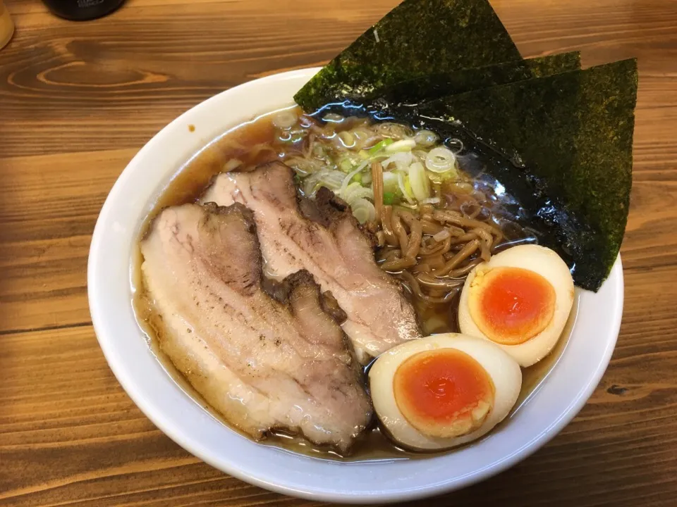 Snapdishの料理写真:特製醤油らーめん(麺の量:200g)|マロさん