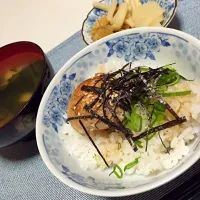 Snapdishの料理写真:鶏つくねの月見丼|riccoさん