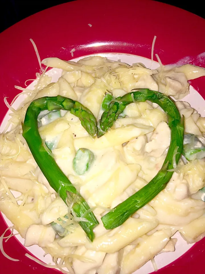 Chicken & asparagus one pan pasta, with a touch of garlic & herbs.X 
Home cooking in 40 mins in 1 pan 🤗🍴😃|michelle inglisさん