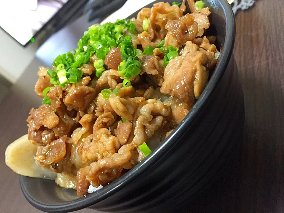 Snapdishの料理写真:簡単焼き肉丼|きらきら❁*·⑅さん