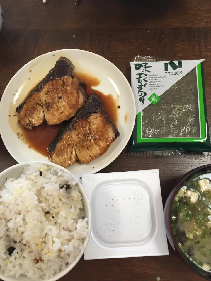 祝日のお昼は鰤の鍋照り|アクちゃんさん