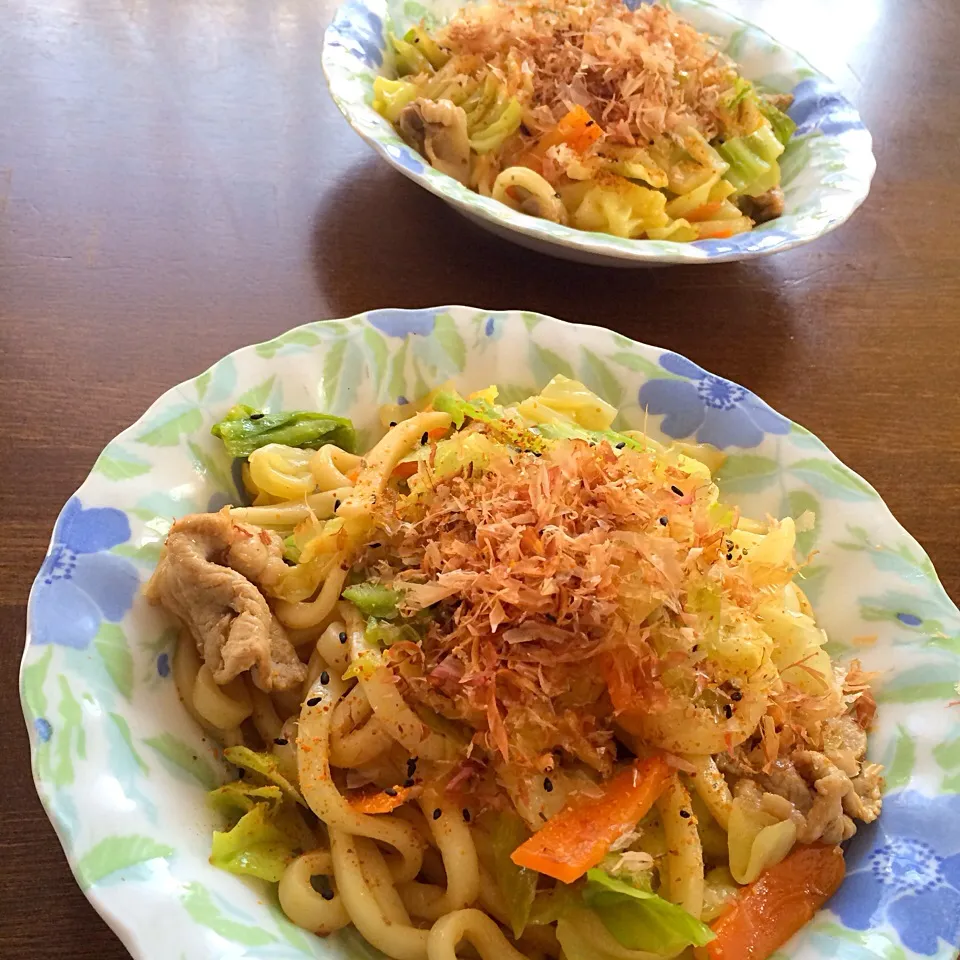 ゴマ油香る☆シンプル焼きうどん|ゆうみん（4人の母ちゃん）さん