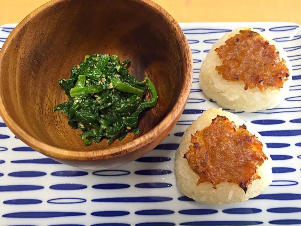 ニラの胡麻和えとネギ味噌焼きおにぎり|みんみんさん