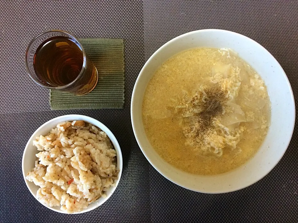 Snapdishの料理写真:ワンタン麺•五目ご飯|ばーさんさん