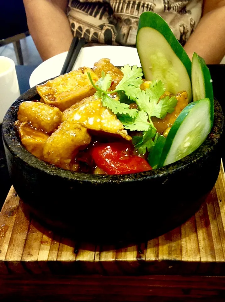 Spicy Garlic Fish Claypot|Mariano Ngさん