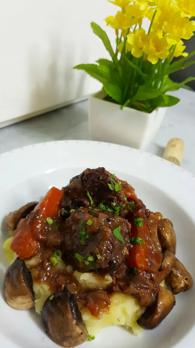 Snapdishの料理写真:Tender & Savoury Beef Bourguignon 

 #Beef #Stew #bourguignon|Chef.on.trainingさん