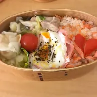 Snapdishの料理写真:今日のお弁当
白菜と鶏肉のクリーム煮
焼売
ハムエッグ|あっこさん