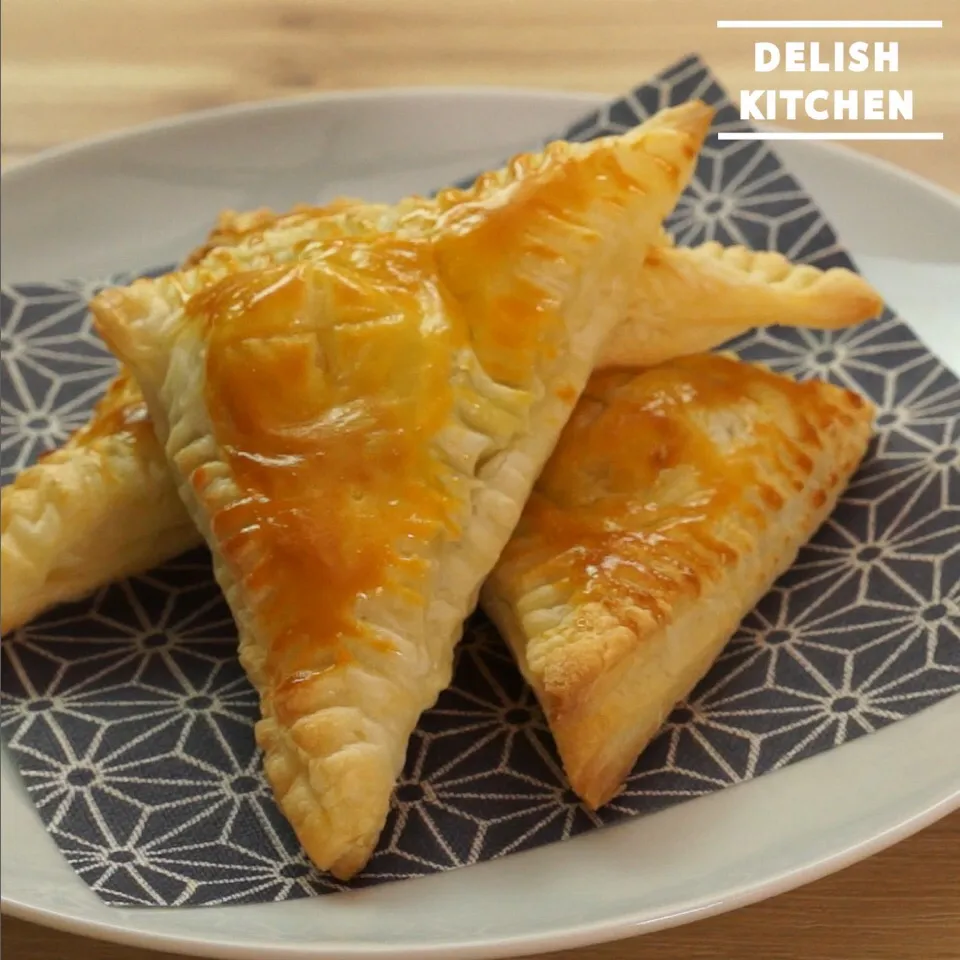 【動画】あんこもちパイ #delishkitchen|DELISH KITCHENさん