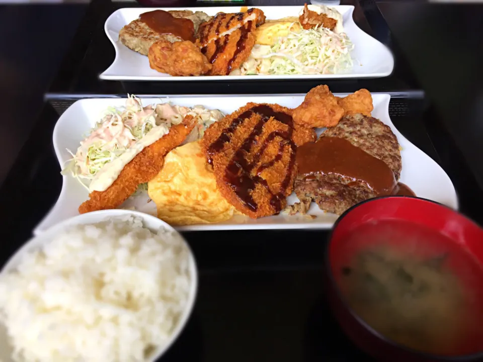 Snapdishの料理写真:ランチプレート【エビフライ、トンカツ、ハンバーグ、チキン唐揚げ、玉子焼き、ライス、サラダ、みそ汁付き】|エイコーワールドさん