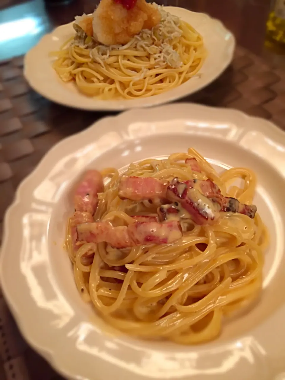 カルボナーラと、シラスと大根の梅肉のせ和風パスタ|taka-chanさん