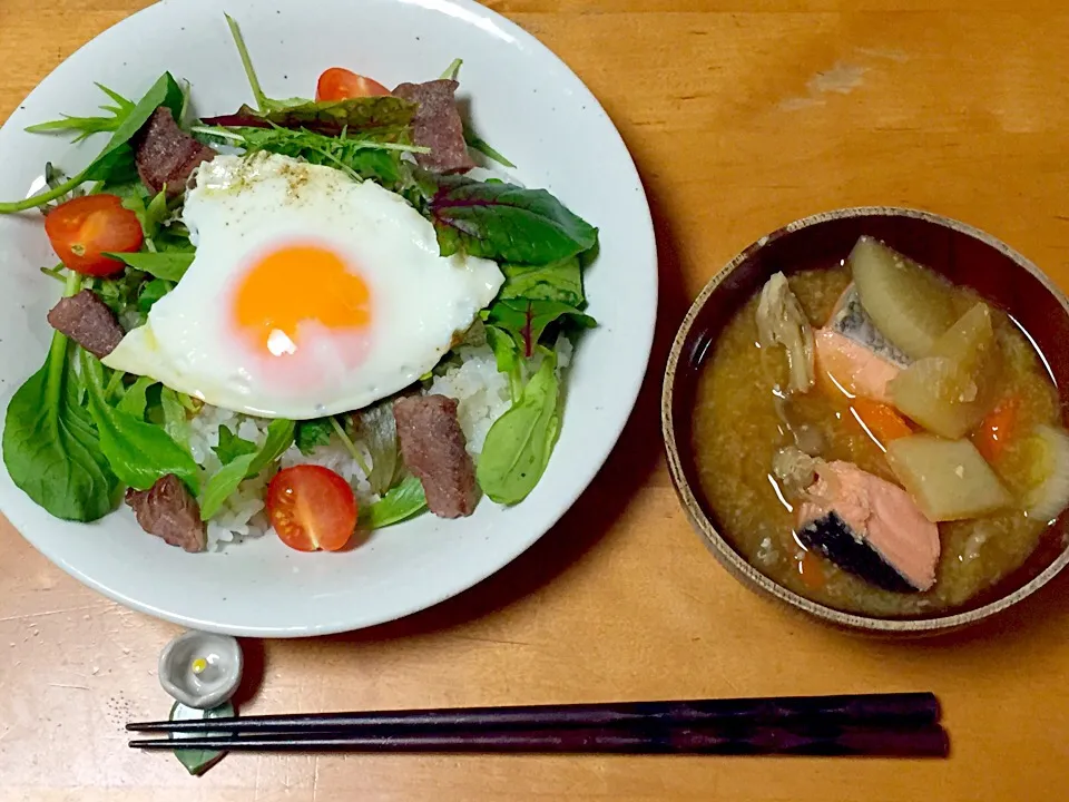 野菜たっぷりひと口すぎるステーキ丼(*^^*)|sachiさん