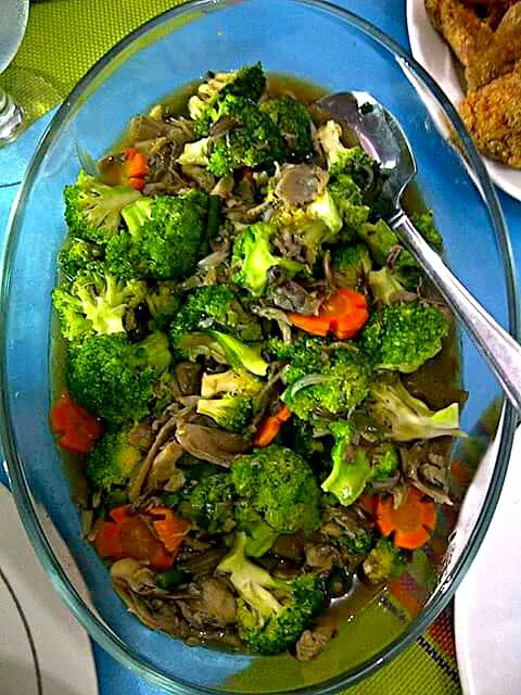 mushroom with brocolli|Maria Luiza Makilさん