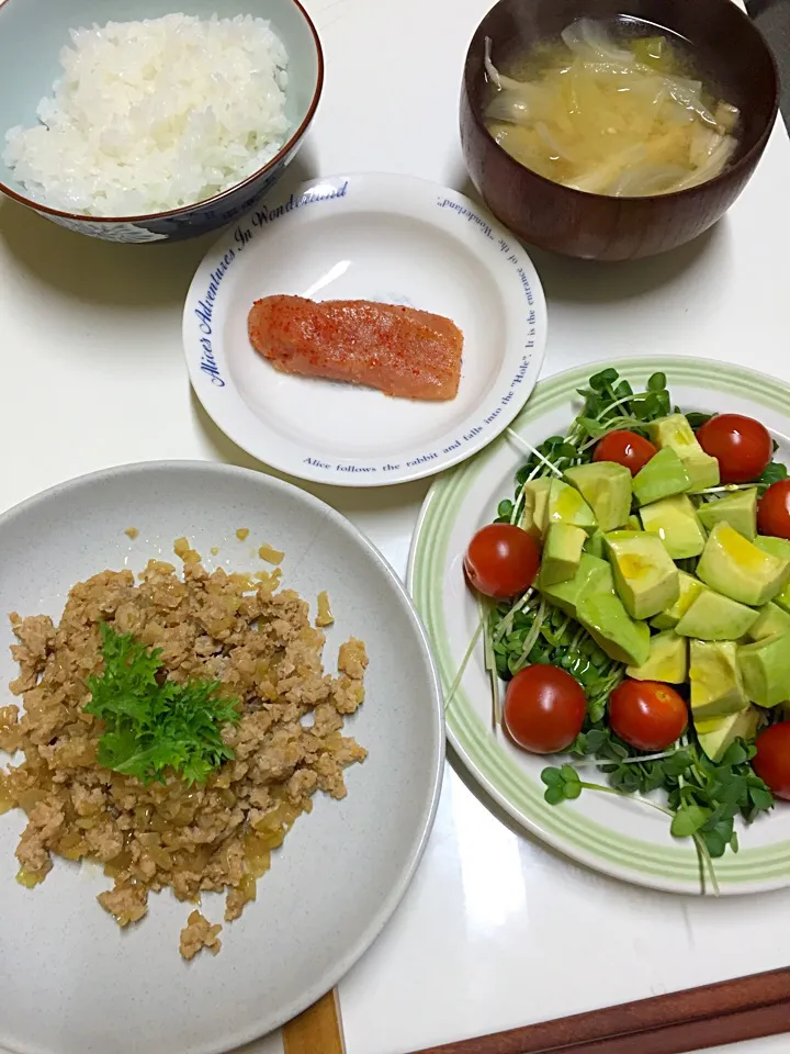 鶏そぼろ、明太子、サラダ|utayataさん