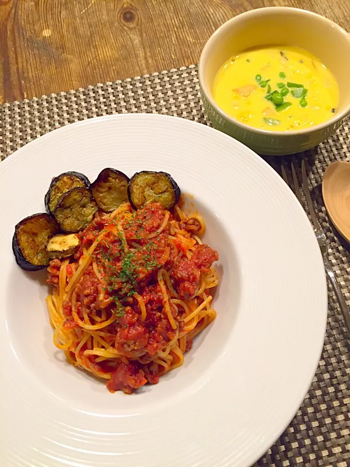 休日パスタ❤️ミートソース🍝たっぷり野菜のコーンスープ🌽|まみりんごさん