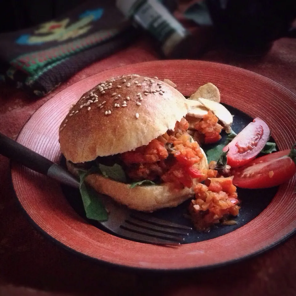 Vegetarian Sloppy Joes / 焼き立てバンズでスロッピージョー（ベジタリアンVer.）|まちまちこさん