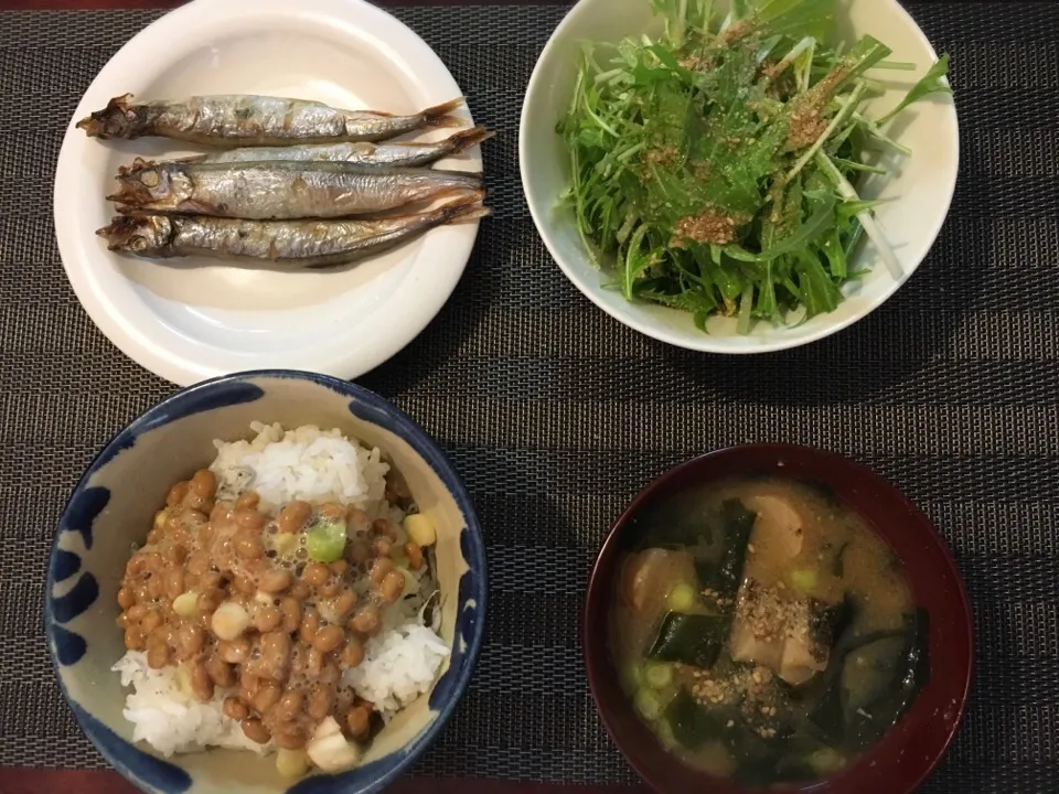 休日の朝食花地味ごはん。青魚取れ命令（医師）でししゃも|aiさん