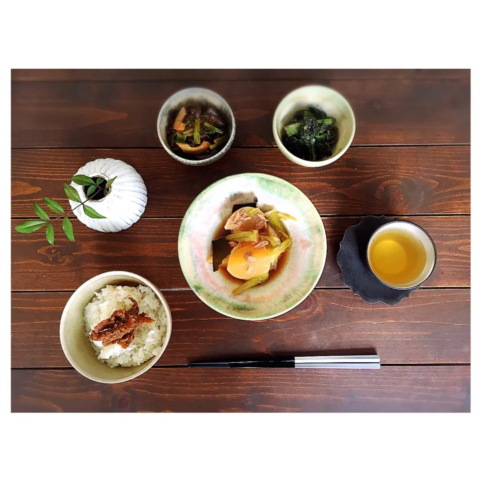 蕪の煮物、糸蒟蒻のきんぴら、小松菜の胡麻和え、味噌ゴボウのせご飯🍚🍃|welcomeizumiさん