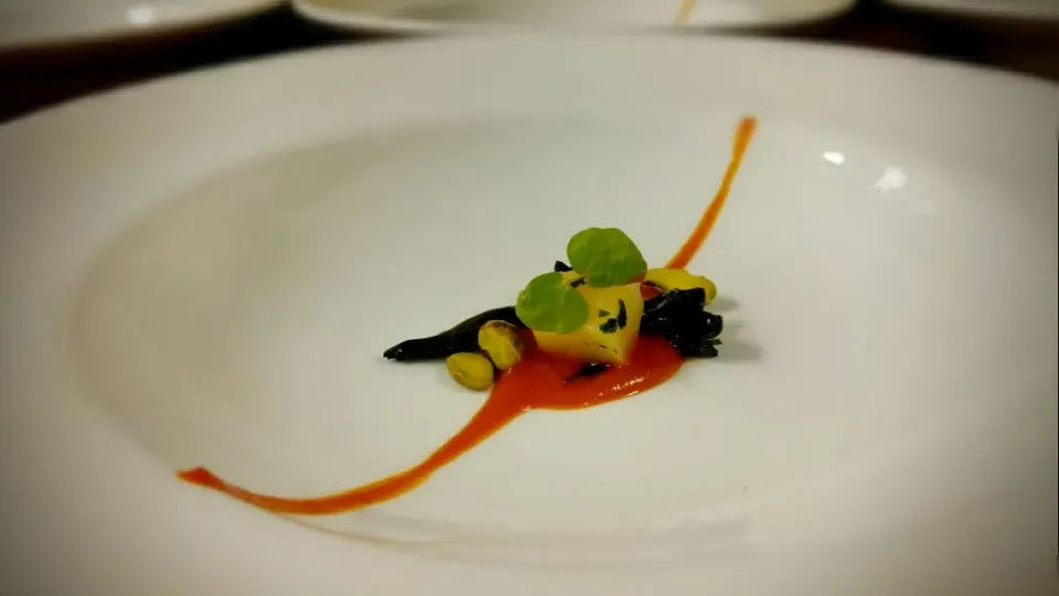 Vanilla-Poached Quince, Toasted Pistachios, Piquillo Puree, Black Trumpet Mushrooms|TheEffinChefさん