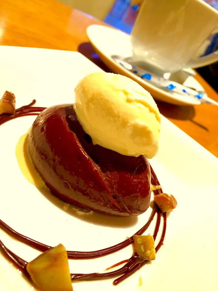 Snapdishの料理写真:Chocolate mont blanc and moca coffee チョコモンブランと、モカコーヒー
#cflat #cafe #OSAKA #shinsaibashi #心斎橋 #南船場 #カフェ #英会話|心斎橋  C Flat Cafeさん