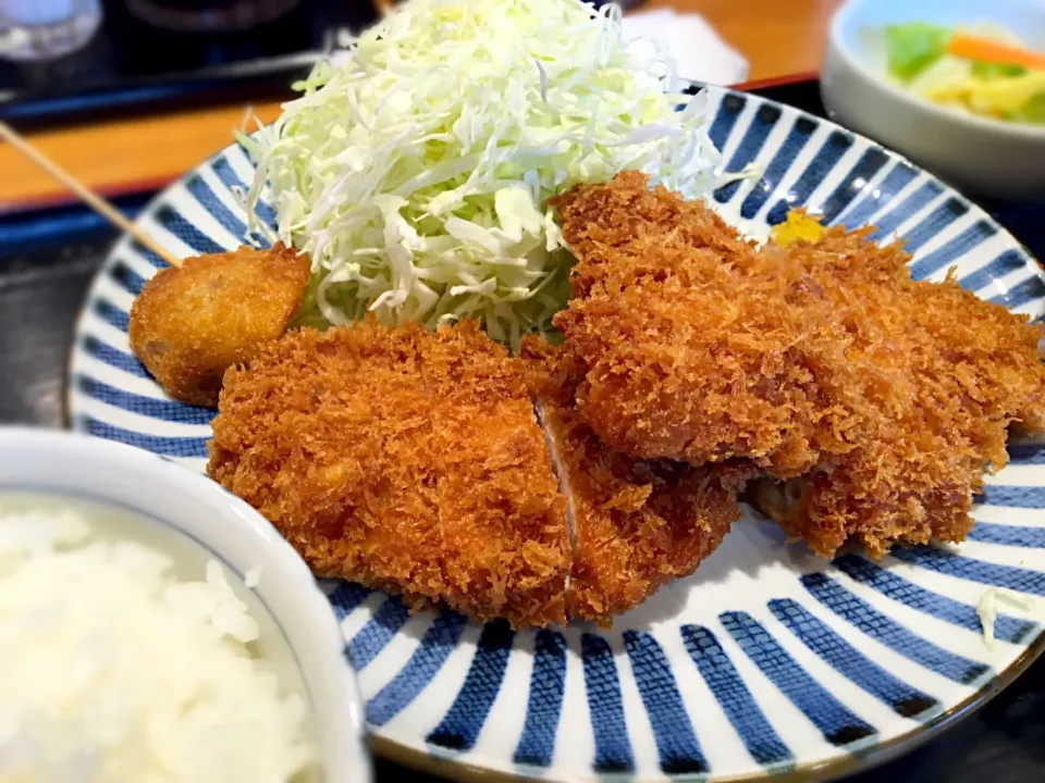 Snapdishの料理写真:週替わり、ヒレカツ＆チキンカツ定食|こさん