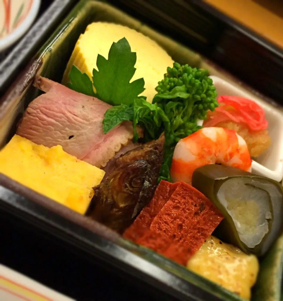 京料理 清和荘にて

お昼のお弁当|Hiro Yanさん