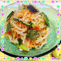 Snapdishの料理写真:mari♡（もも୧ ⃛(๑⃙⃘◡̈๑⃙⃘)୨ ⃛）さんの料理 手作り♡超ー簡単、スピードmenu♡ダシダ使用♪deもやしのナムルならぬやみつきもやし？ mariちゃん、900投稿おめでとう🎉 今日は、切干大根入りで作ったよ〜❤️