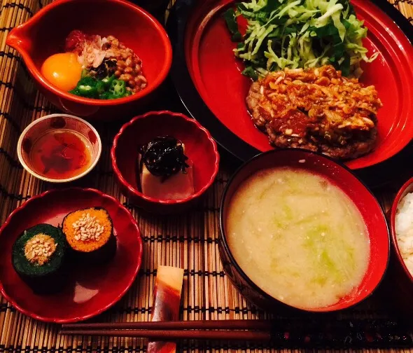 ほうれん草と人参の海苔巻き。葱ソースハンバーグ定食💓|💍ごはん🍚さん