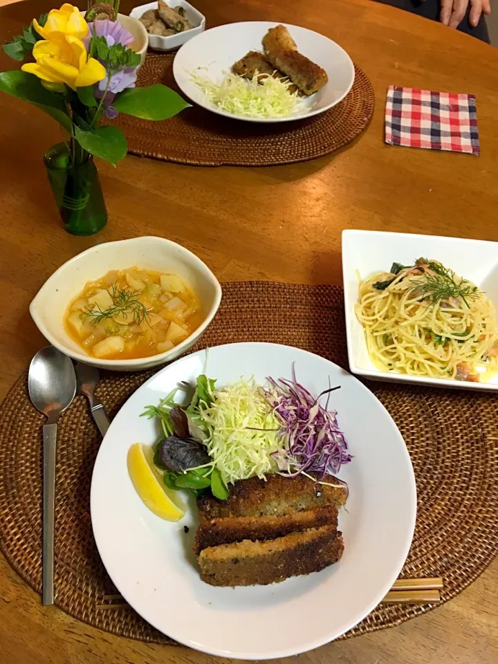 秋刀魚の香草パン粉焼き、サーモンとほうれん草のパスタ、ミネストローネ|Mikaさん