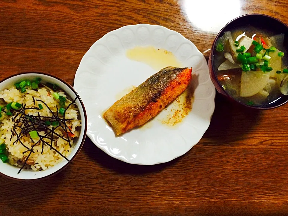 炊き込み御飯
鮭のムニエル
豚汁|cookaさん