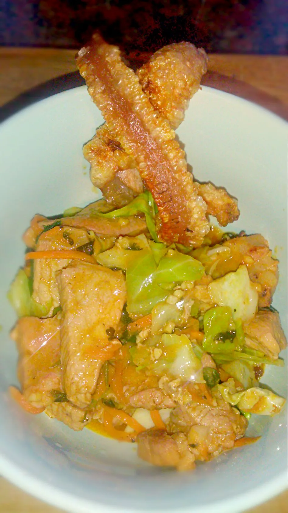 pork fillet stir fry with crackling on the side|Barberttさん