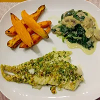 Healthy dinner. Pan fried sea bass with almonds, coriander and lemon coating. Sweet potato chips. Mushrooms and spinach.|vivianaさん