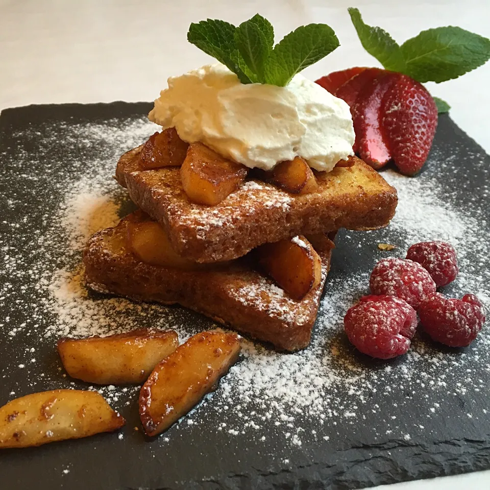 Pain perdu with caramelized apples & whipped cream|laura giardinaさん