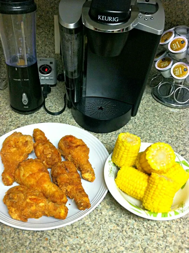 🍗🍗Friday Fried Chicken Drumsticks 
🌽 🌽 Corn on The Cobb 
#Chicken #Meat/Poultry #Main dish #Vegetable #Side dish 💛|Alisha GodsglamGirl Matthewsさん