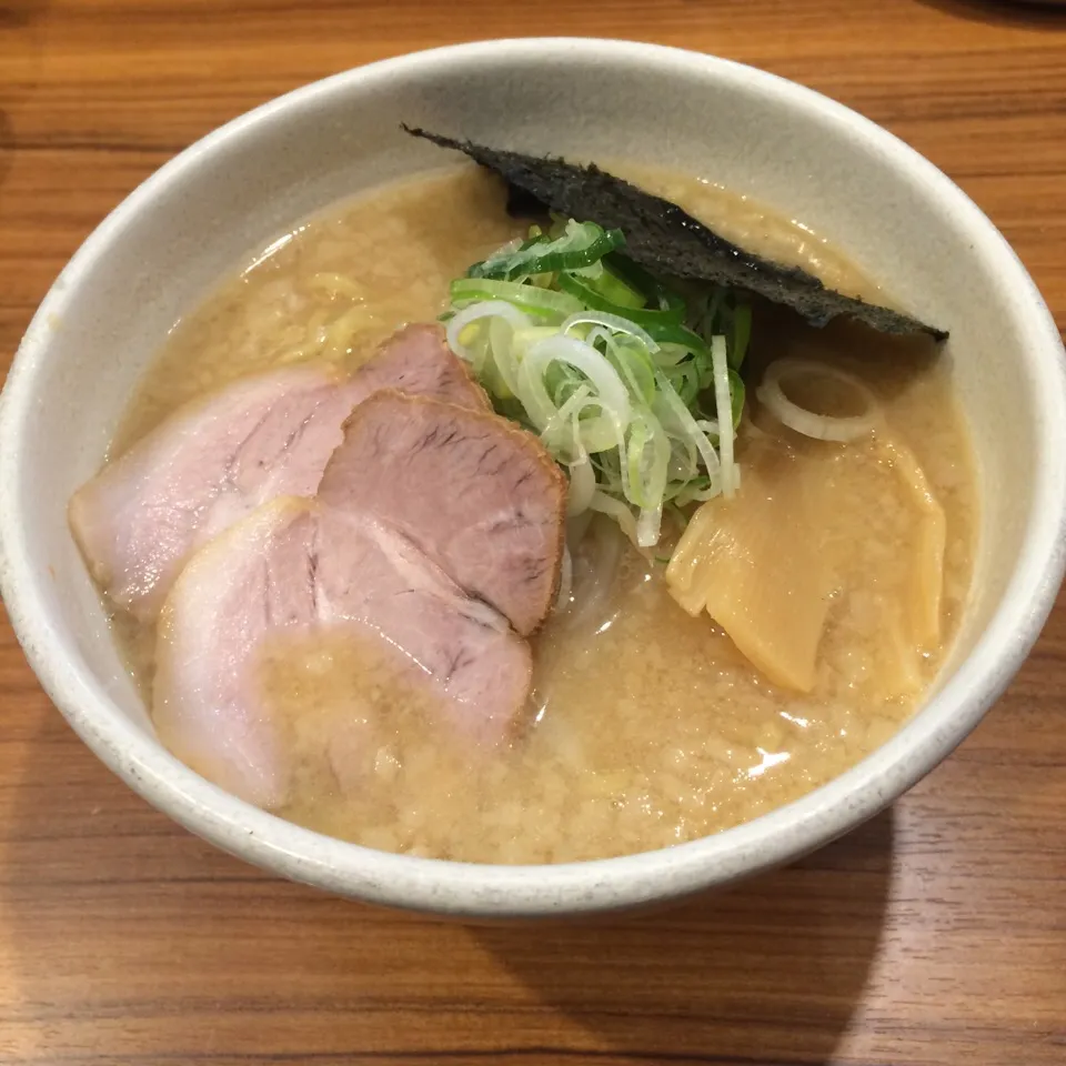 Snapdishの料理写真:野方ホープラーメン|SasaMasa213さん