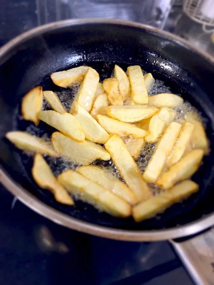 フライドポテト🍟常温の油から揚げ始めると上手くいく！|かわちさん