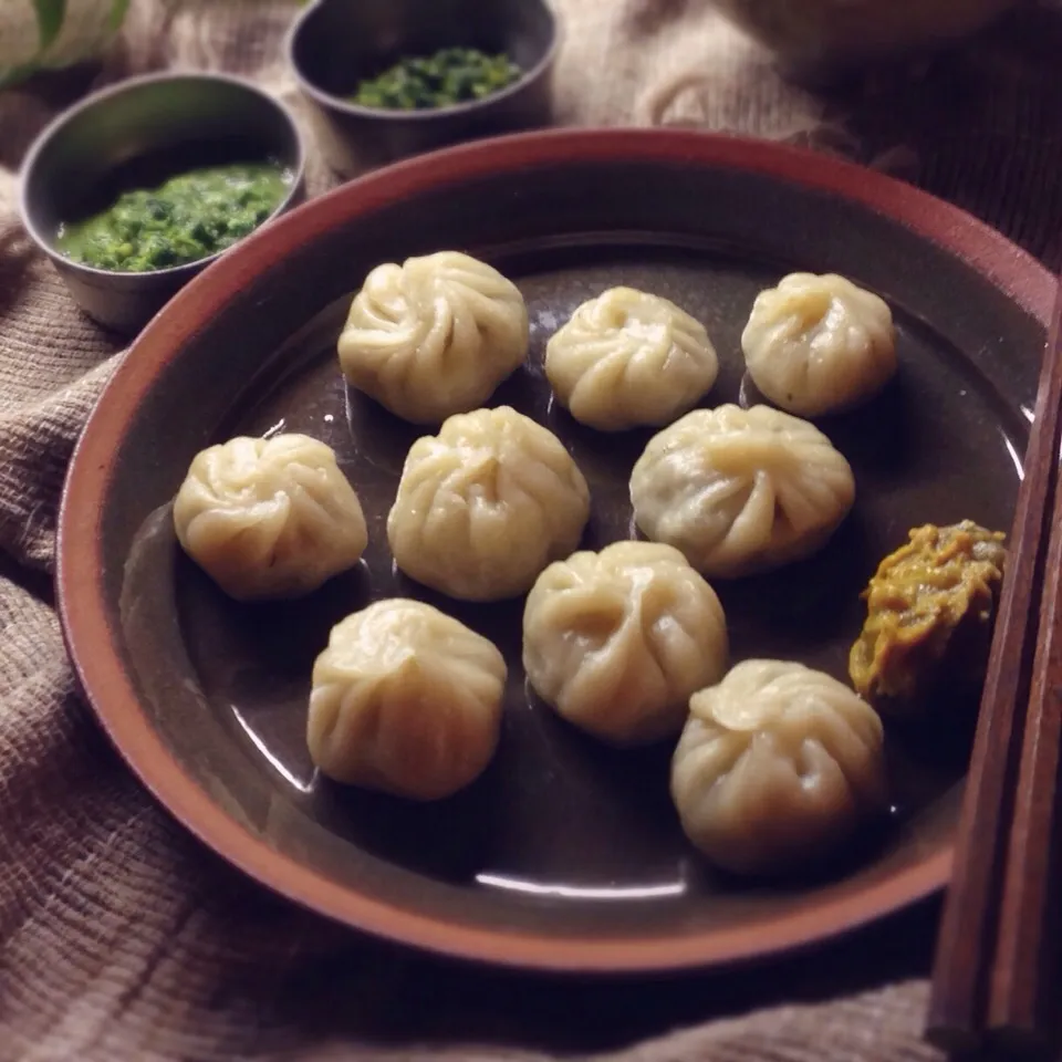 Vegetarian Momos / モモ（チベットスタイルの蒸し餃子）&グリーンチャツネ|まちまちこさん