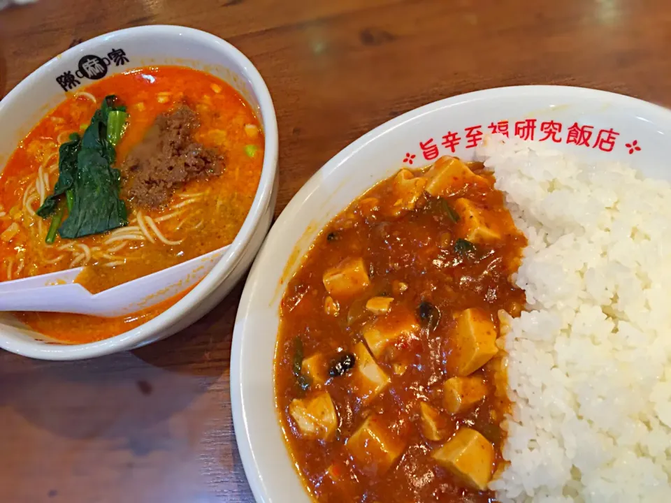 四川風中華料理モスクのしめは、四川風麻婆豆腐の陳麻飯🍛と担々麺🍜どす。
ひとりで食べたんじゃないよ✋|にゃあ（芸名）さん