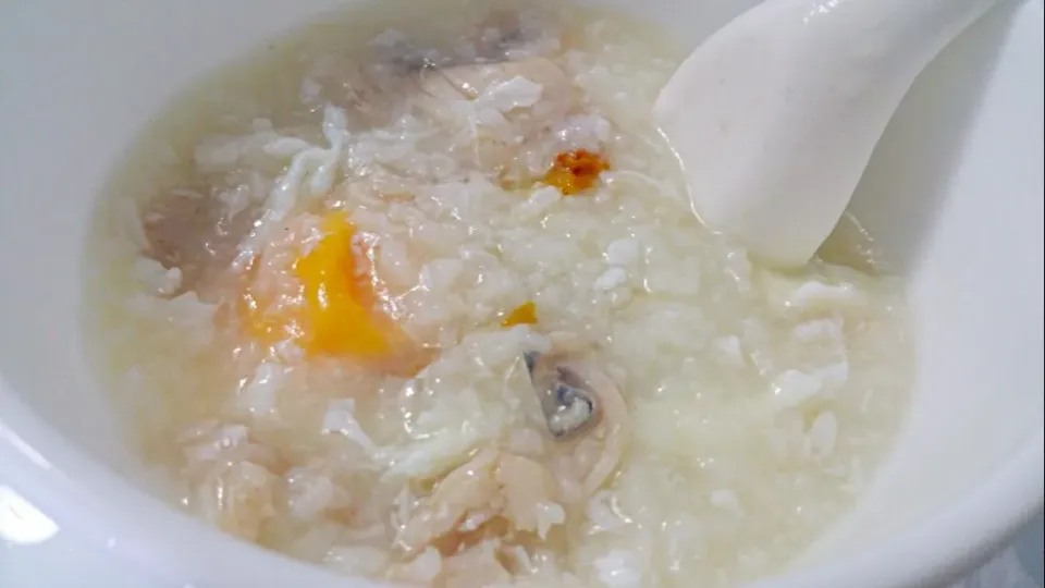 Snapdishの料理写真:Fish Porridge with egg and pork belly crisp 猪油咋|🌷lynnlicious🌷さん