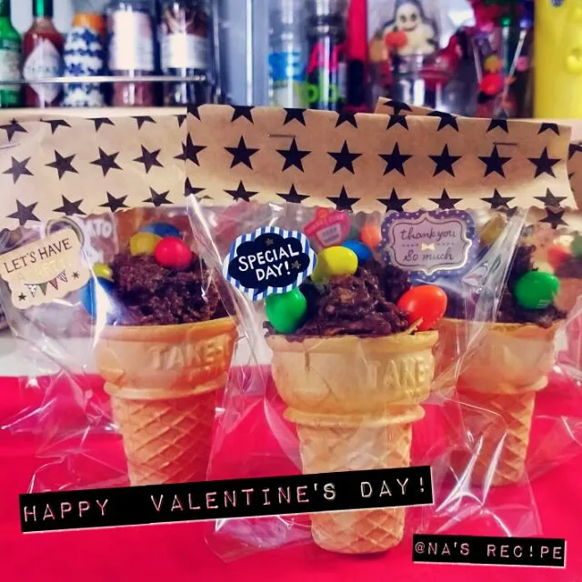 双子の娘達と作った友チョコ🙌🙌🙌
｢HAPPY★友チョコ｣を参考にしましたん📖🍦🍫
❤HAPPY VALENTINE'S DAY❤|Kashimanakitchenさん