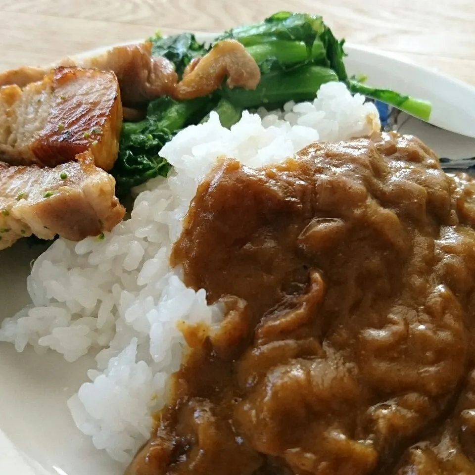 大根カレー。菜の花とベーコンのガーリック炒め。久々に料理(￣▽￣;)|のーなさん