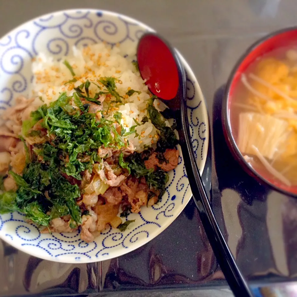 Snapdishの料理写真:日曜のランチ 牛丼〜〜💗 ちょっと肉が固かった、、、|yukoさん